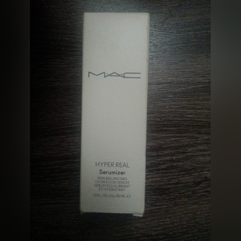 MAC Cosmetics Hyper Real Serumizer - White